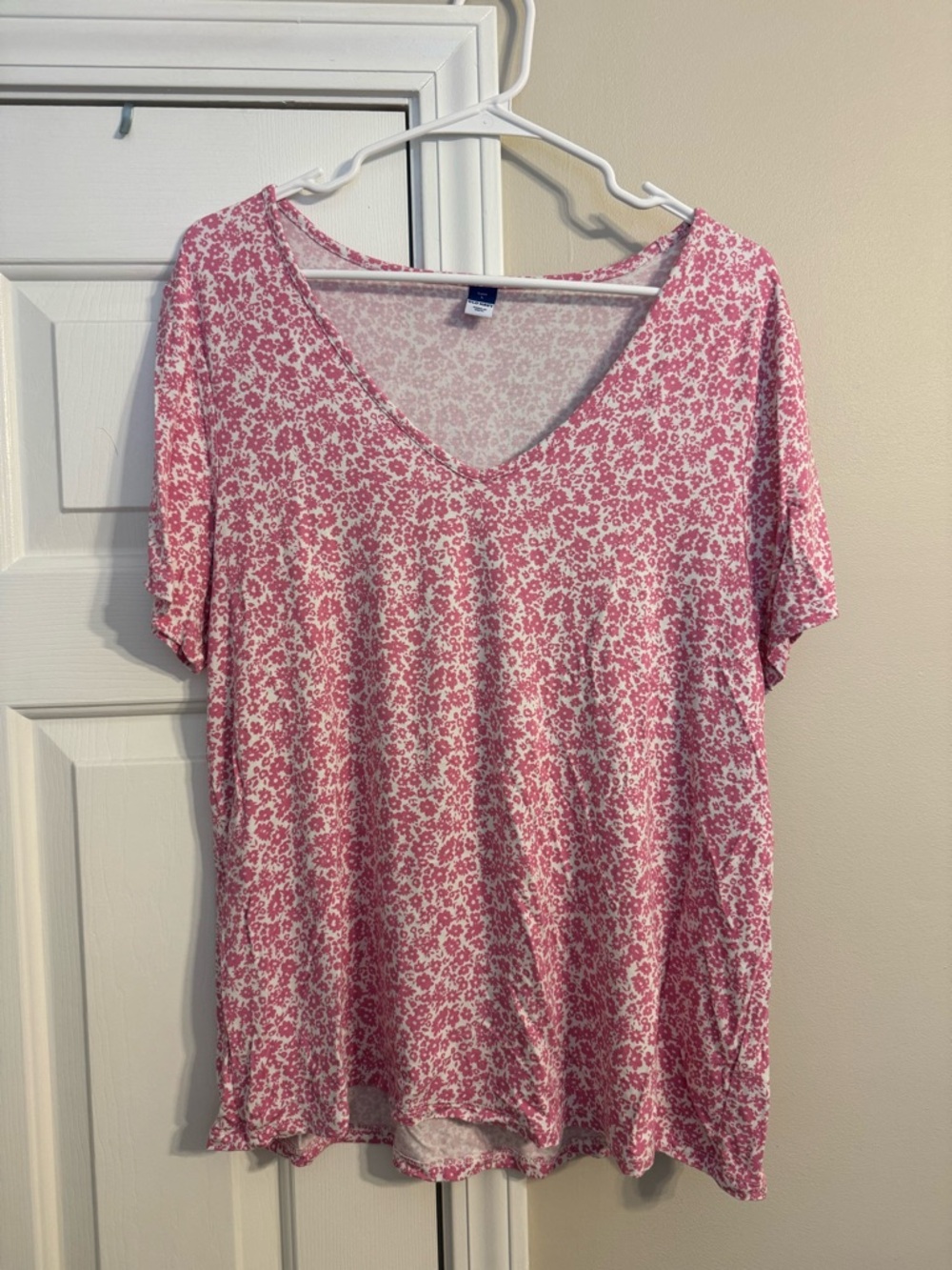 Old Navy Pink Floral V-Neck Short Sleeve Tee